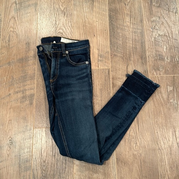 Rag & Bone Woman’s 10 inch Capri Jeans Size 24